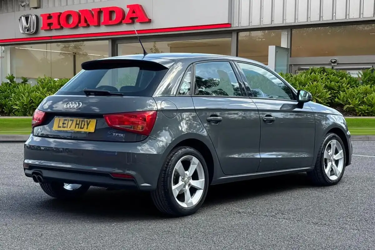 2017-audi-a1-14-tfsi-sportback-5d-s-tronic-big-6