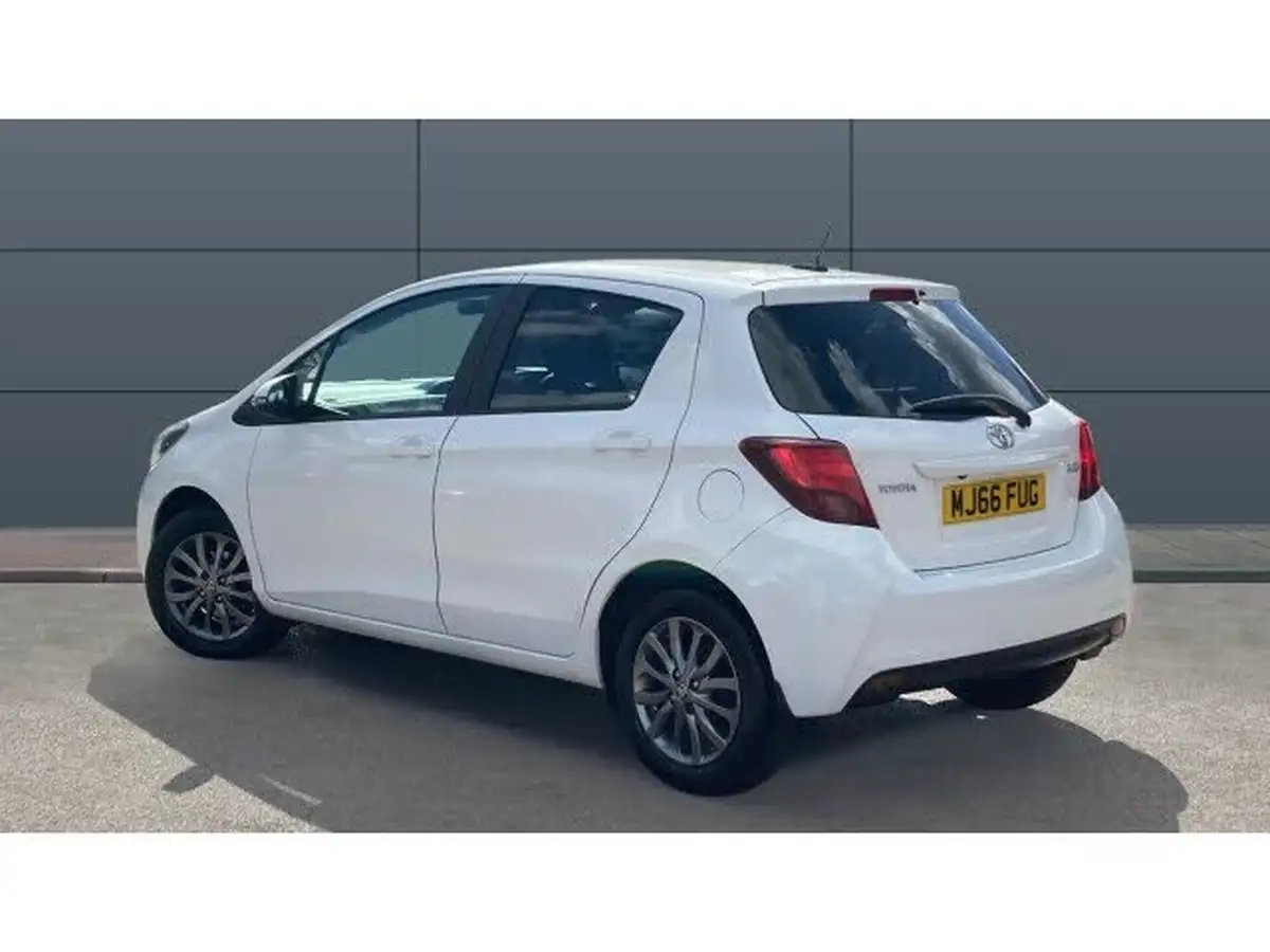 2016-toyota-yaris-133-icon-vvt-i-tss-5d-cvt-big-1