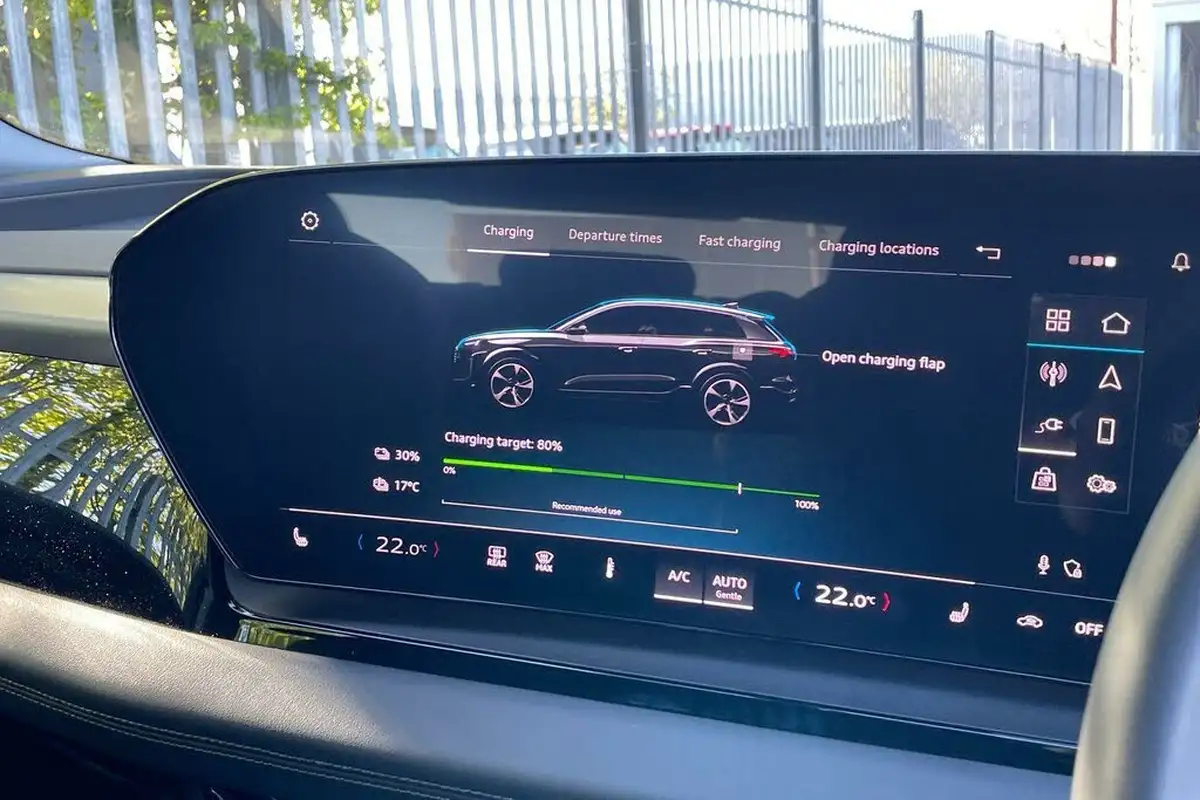 2024-audi-q6-e-tron-big-32