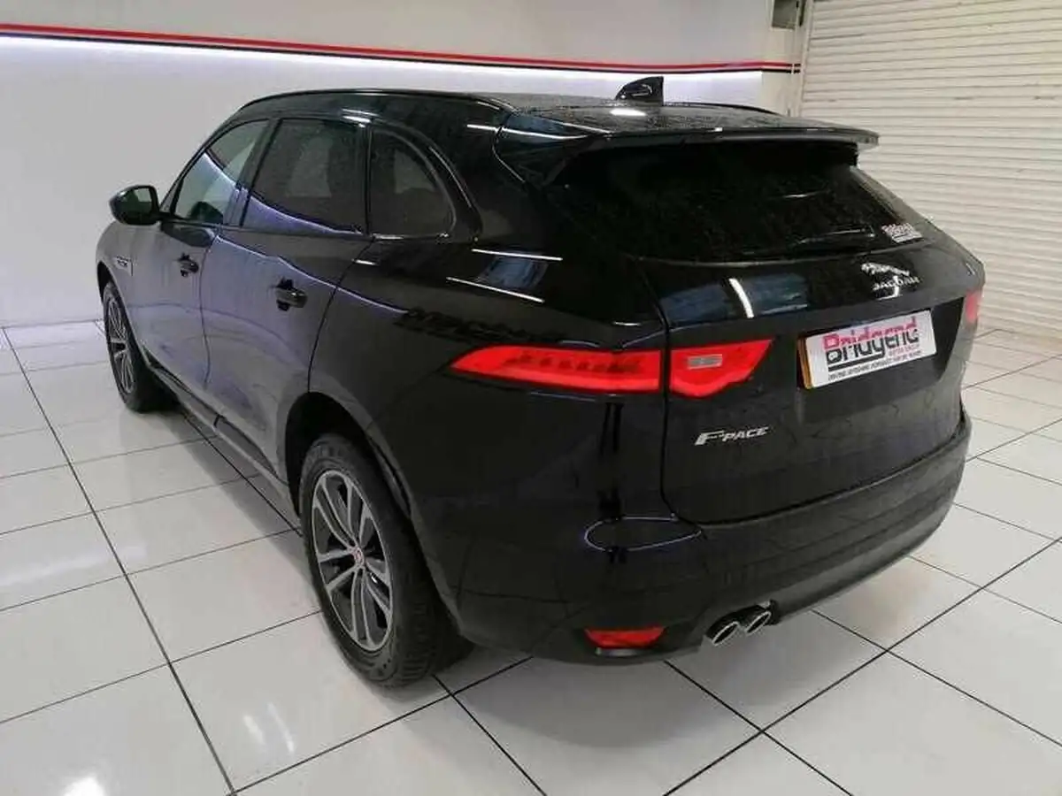 2017-jaguar-f-pace-20-i4d-r-sport-180ps-awd-ss-auto-big-3
