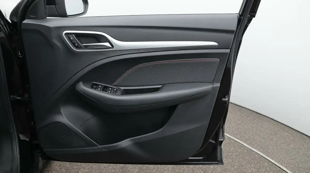 2022-mg-zs-suv-e-trophy-ev-176ps-big-15