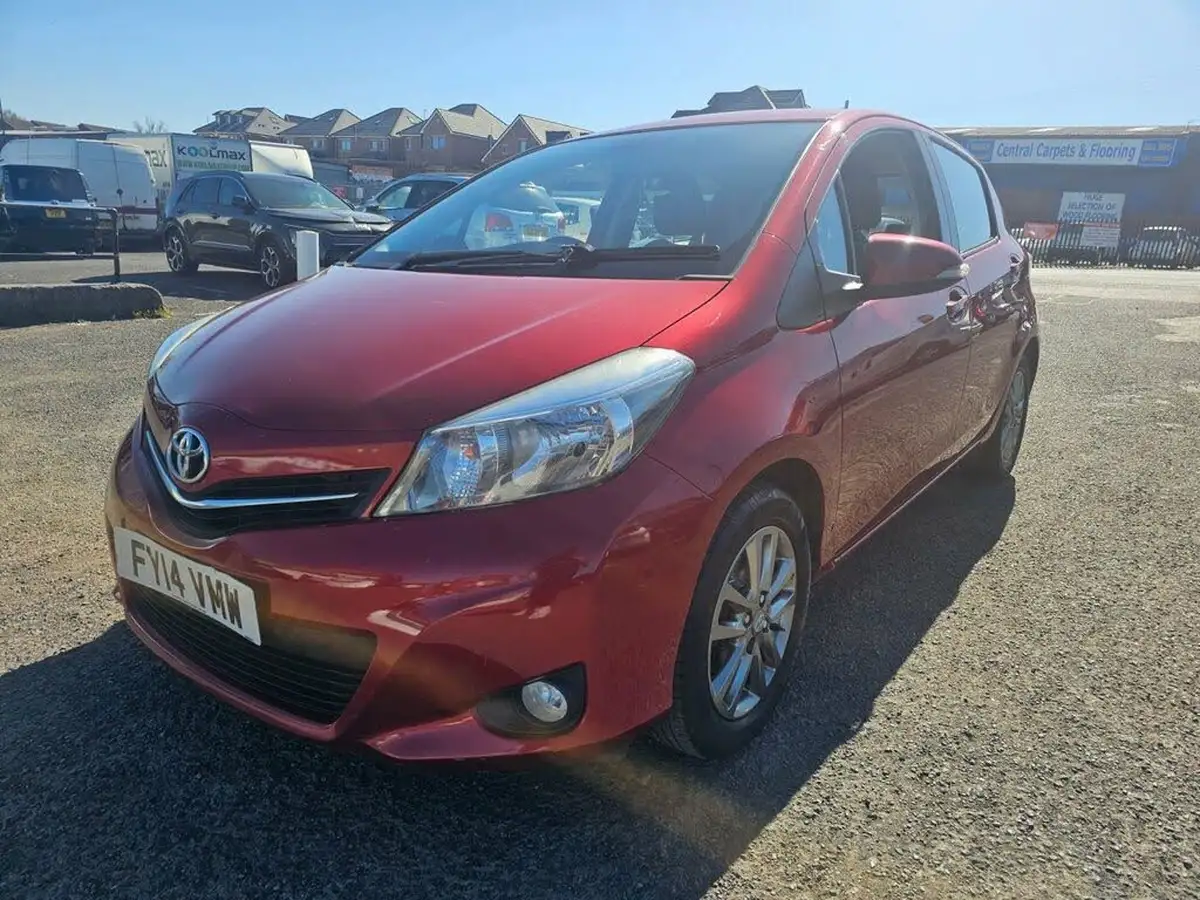 2014-toyota-yaris-133-icon-smart-pack-big-12