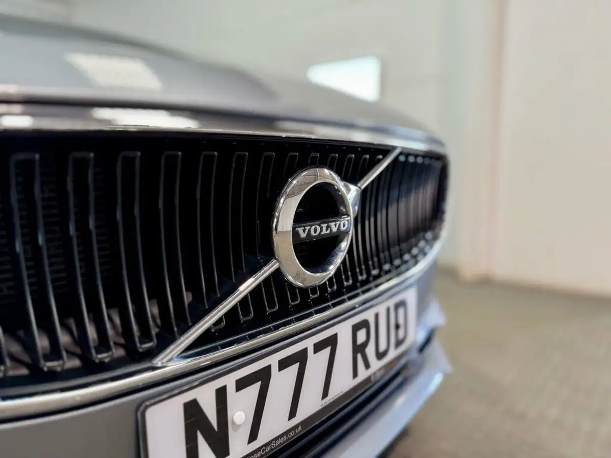 2019-volvo-s90-20-t4-momentum-big-31