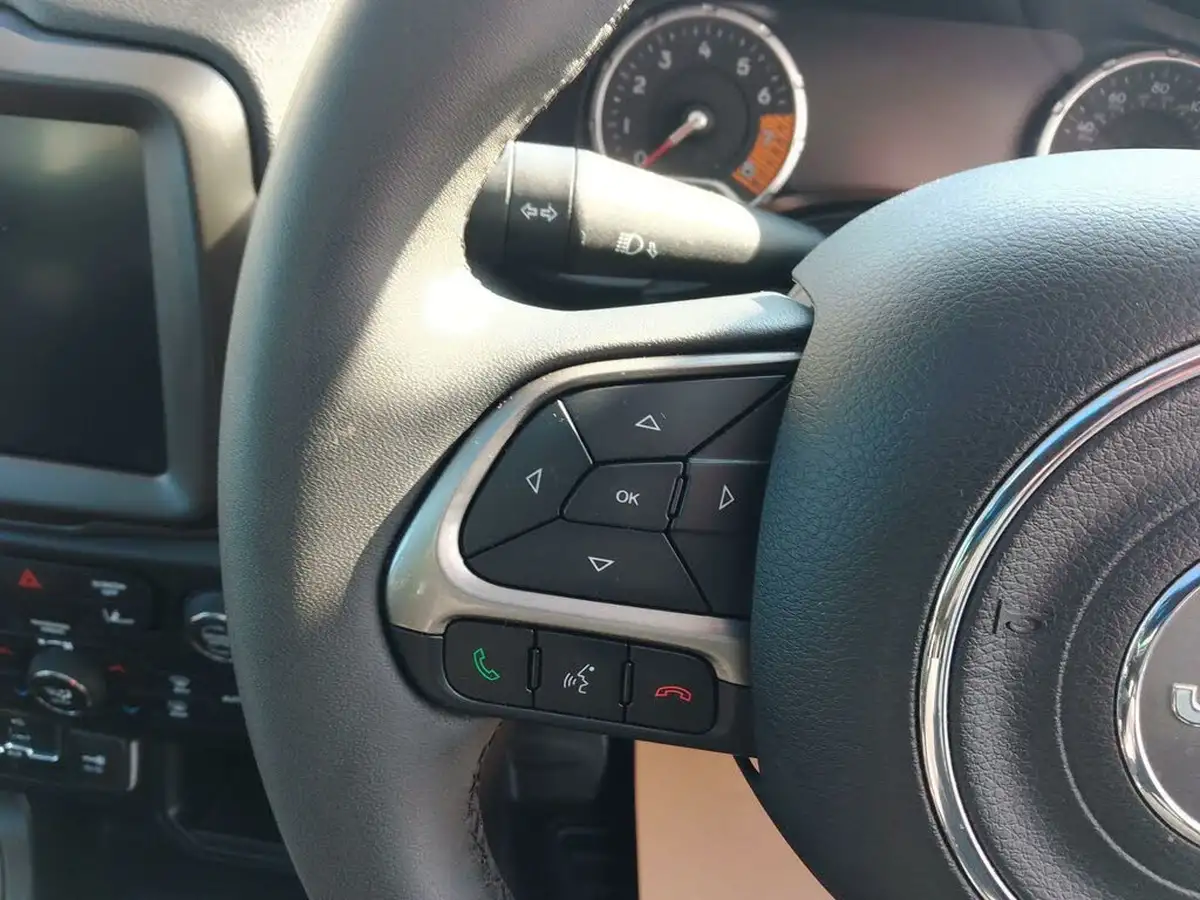 2022-jeep-renegade-10-gse-limited-big-41