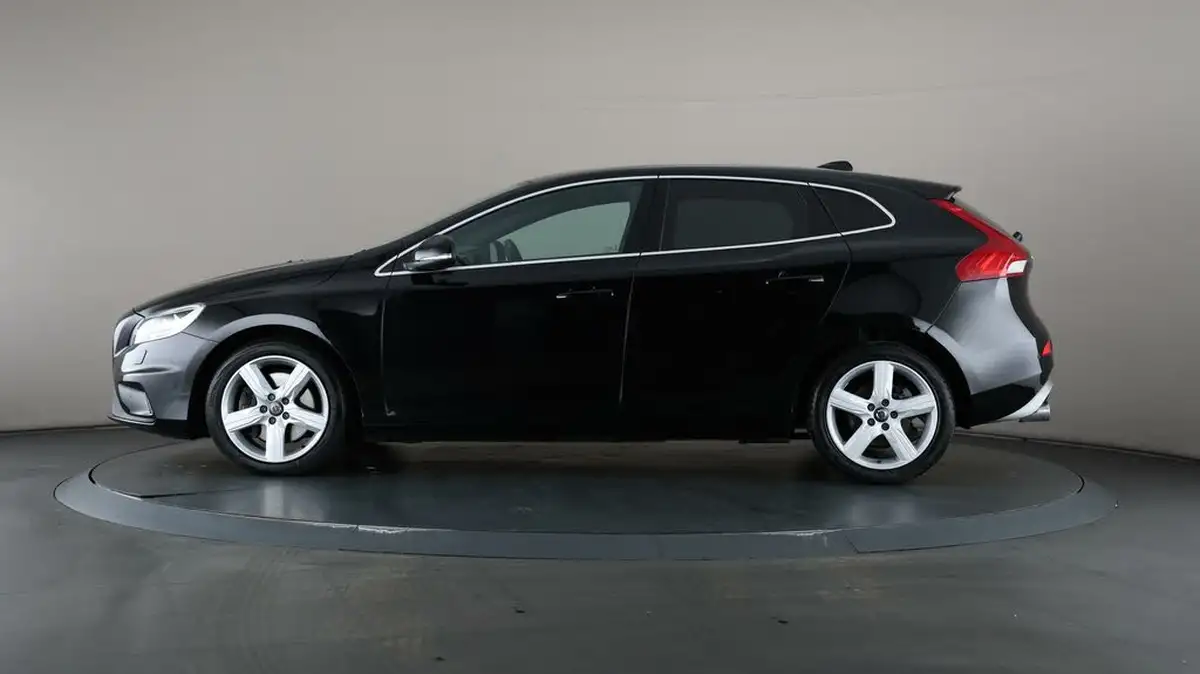 2019-volvo-v40-20td-d2-r-design-geartronic-big-33