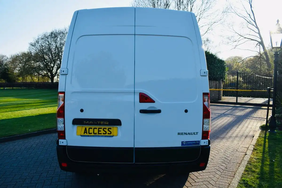 2023-renault-master-23dci-lm35-135-business-panel-big-5
