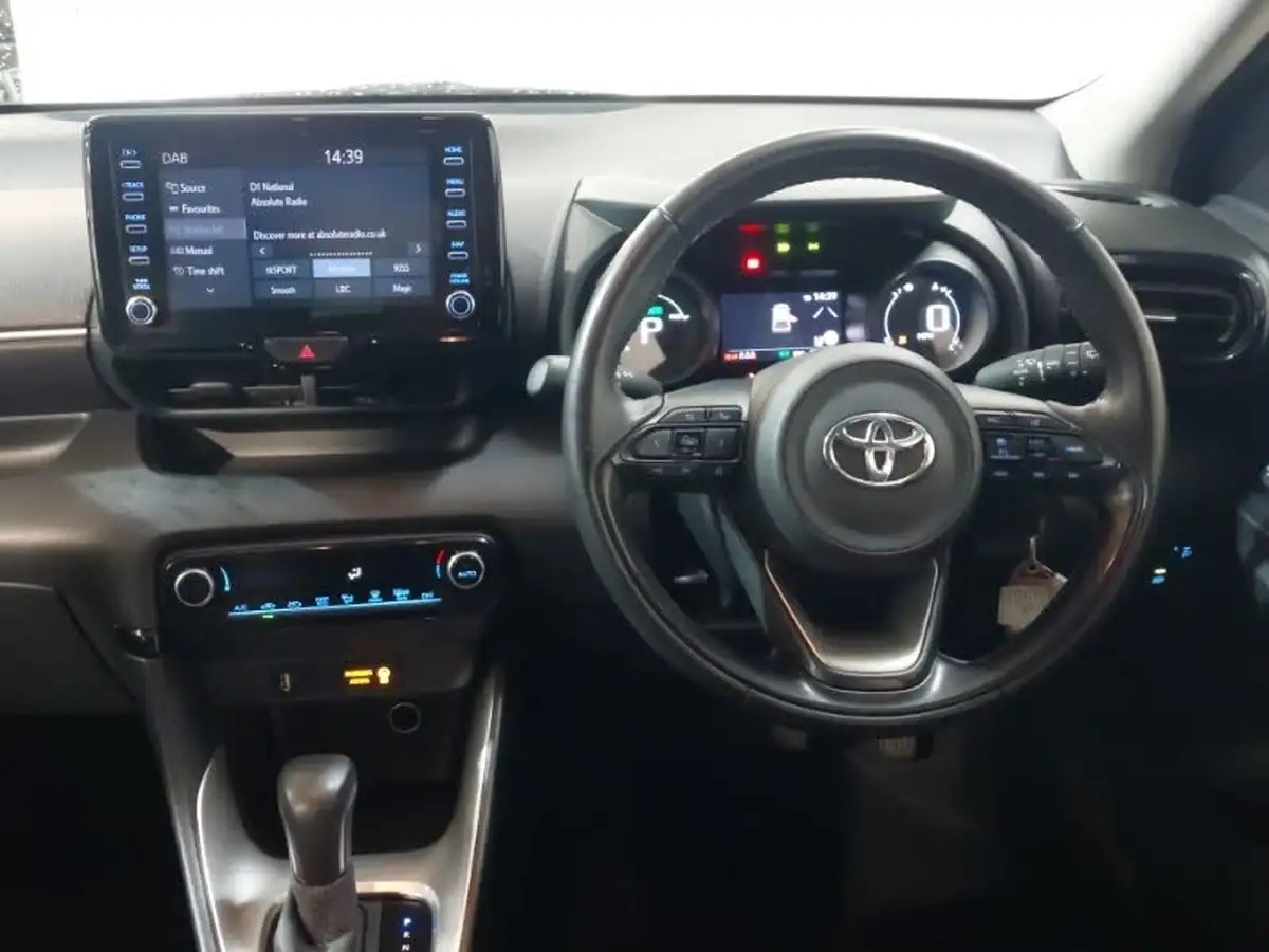 2022-toyota-yaris-15-vvt-i-design-big-6