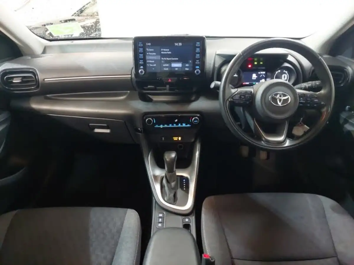 2022-toyota-yaris-15-vvt-i-design-big-2