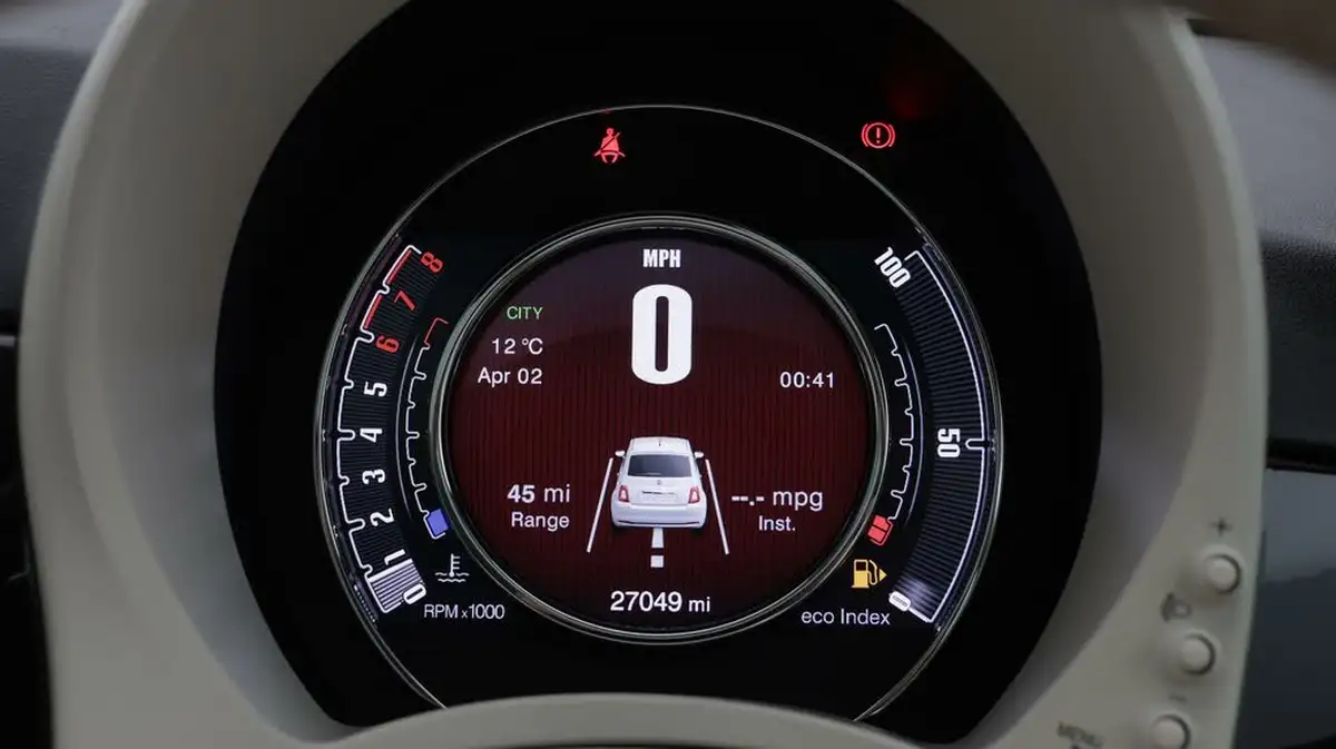 2019-fiat-500-12-lounge-ss-big-10