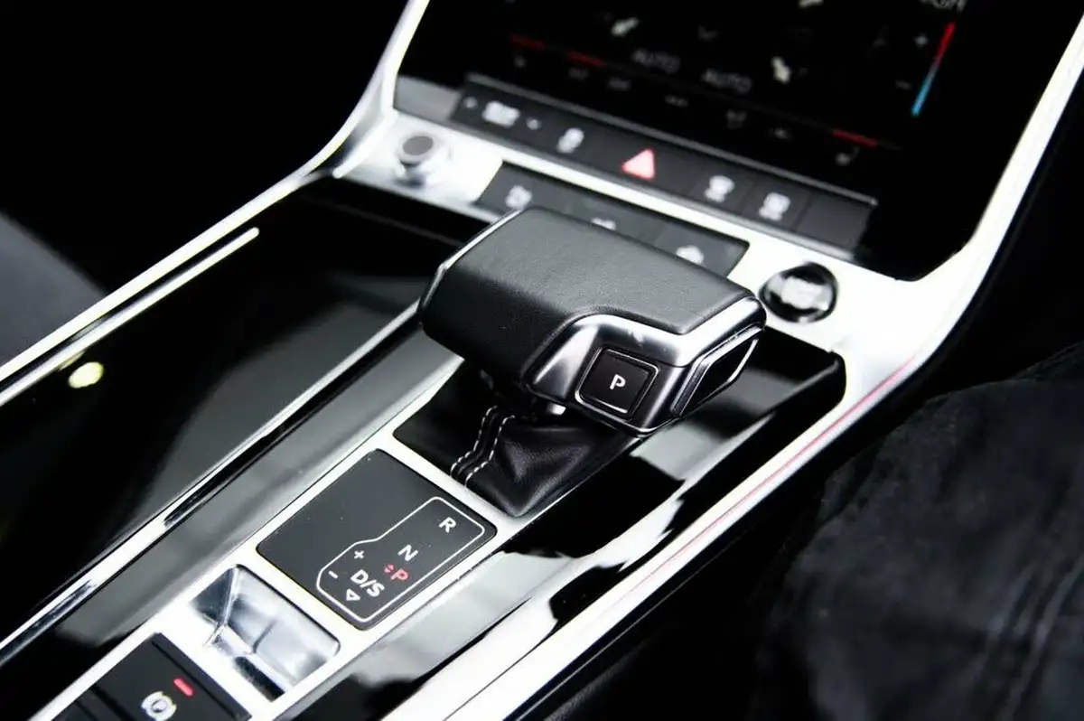 2023-audi-a6-avant-20-40-tfsi-black-edition-big-3