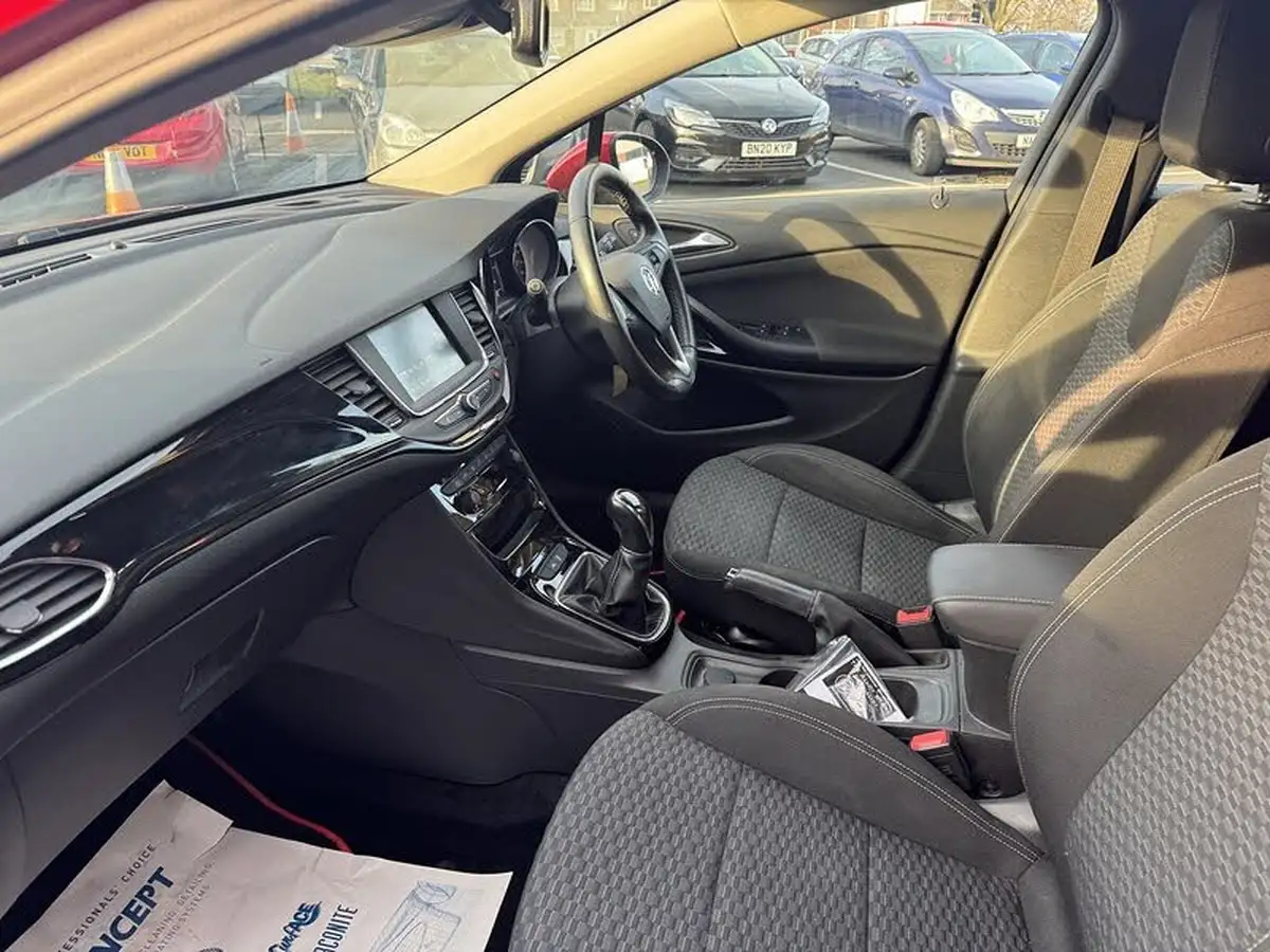 2017-vauxhall-astra-14i-sri-hatchback-big-9