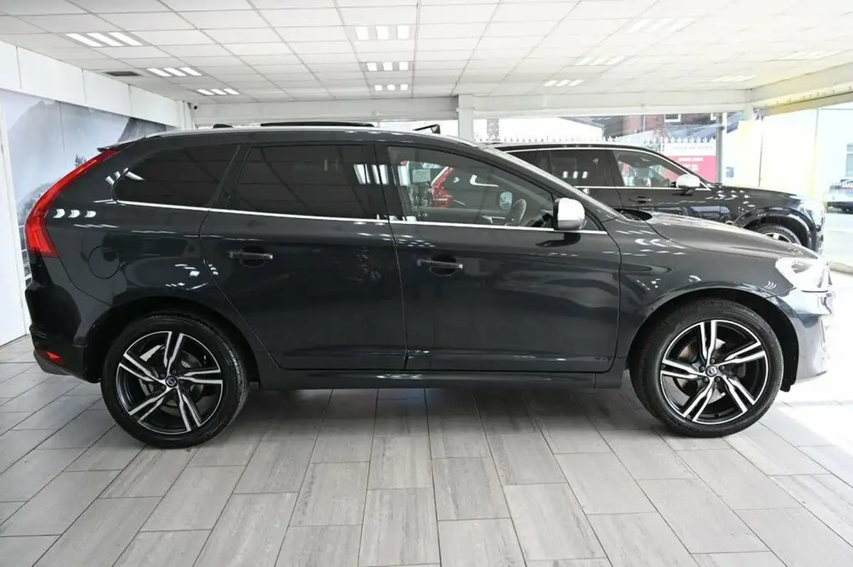 2017-volvo-xc60-24td-d5-r-design-lux-geartronic-big-2