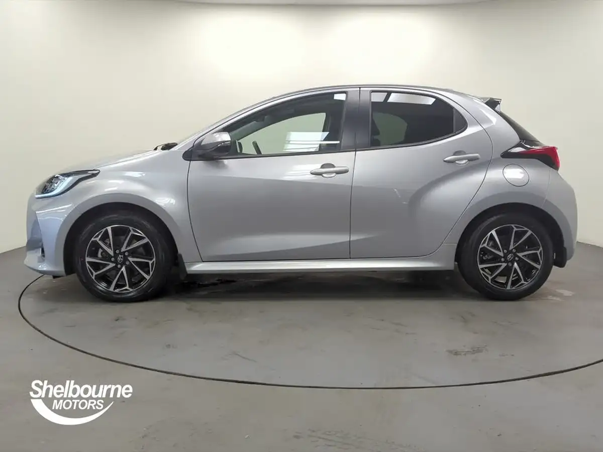 2021-toyota-yaris-15-vvt-i-design-big-13