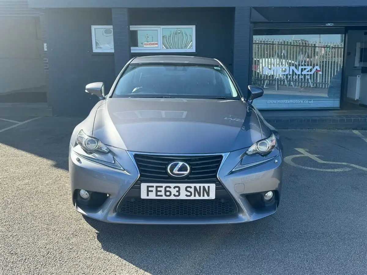2013-lexus-is-300h-25-luxury-big-1