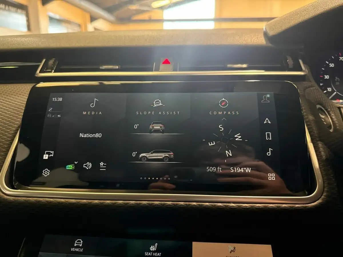 2022-land-rover-range-rover-velar-20-d200-velar-edition-big-11