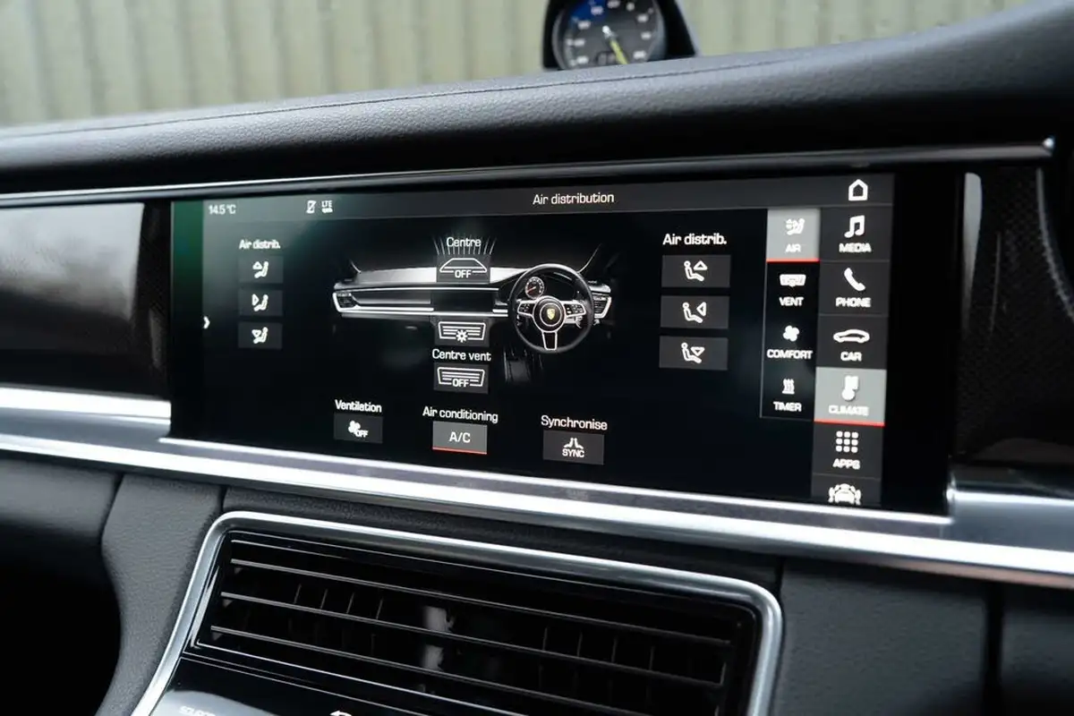 2018-porsche-panamera-29-v6-4-e-hybrid-sport-turismo-big-30