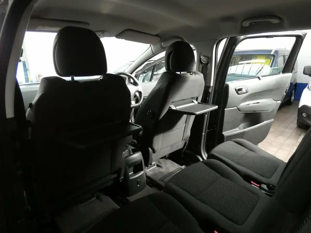 2014-peugeot-5008-16hdi-active-big-64
