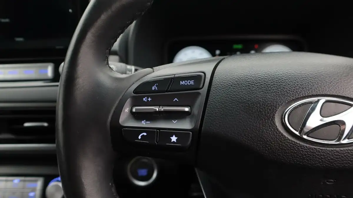 2022-hyundai-kona-e-premium-204ps-64kwh-7kw-obc-big-24