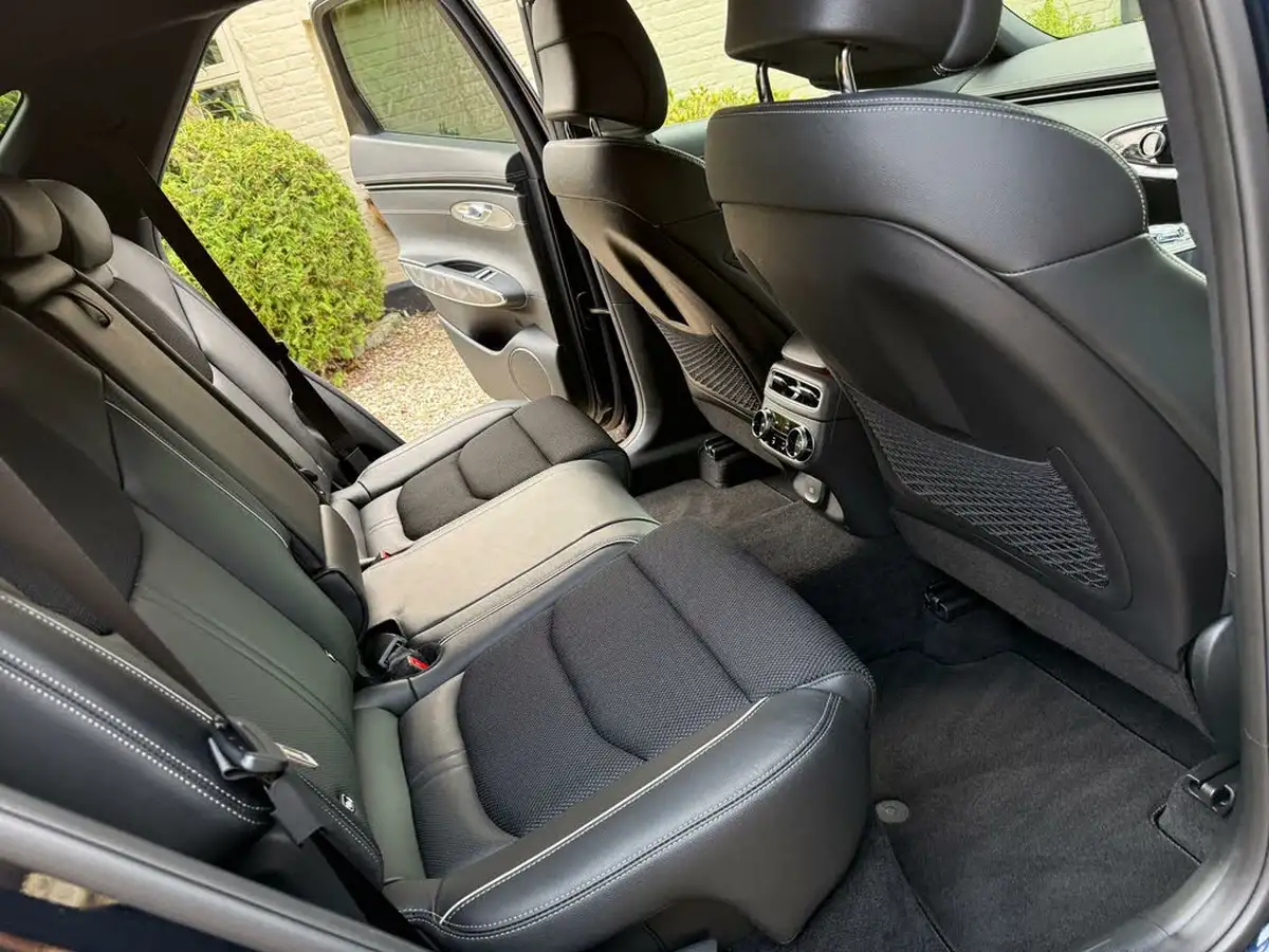 2022-genesis-gv70-22-d-sport-line-210ps-big-58