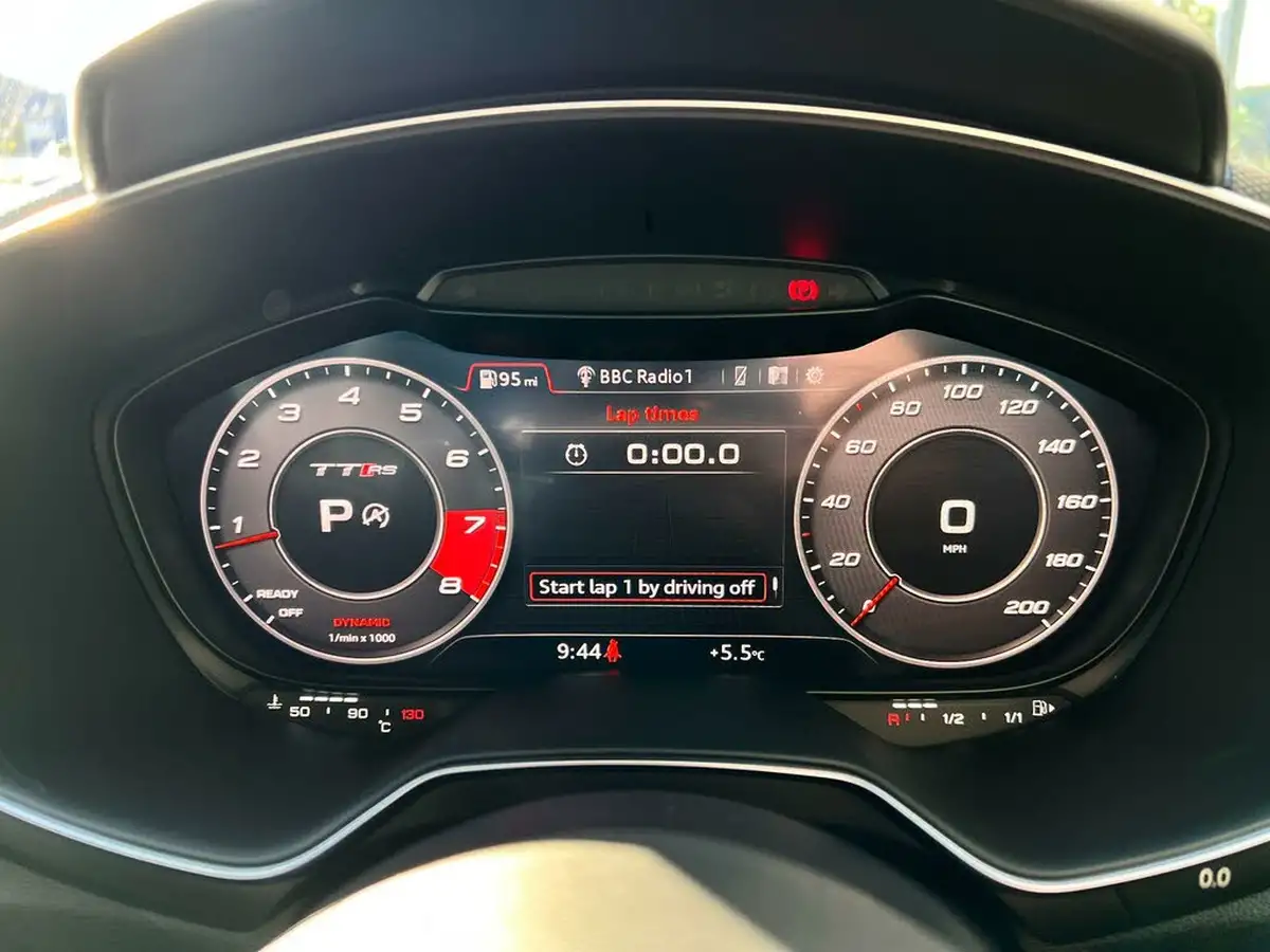 2020-audi-tt-roadster-25-tfsi-rs-audi-sport-edition-big-36