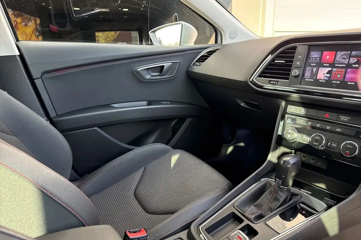 2018-seat-leon-14-ecotsi-fr-technology-estate-5d-dsg-big-55