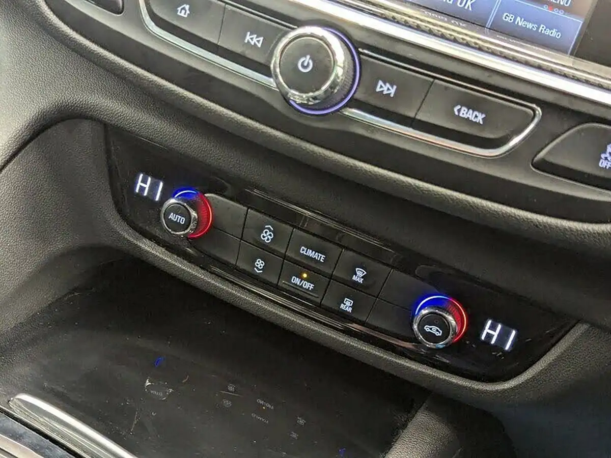 2017-vauxhall-insignia-grand-sport-15-turbo-sri-nav-big-24