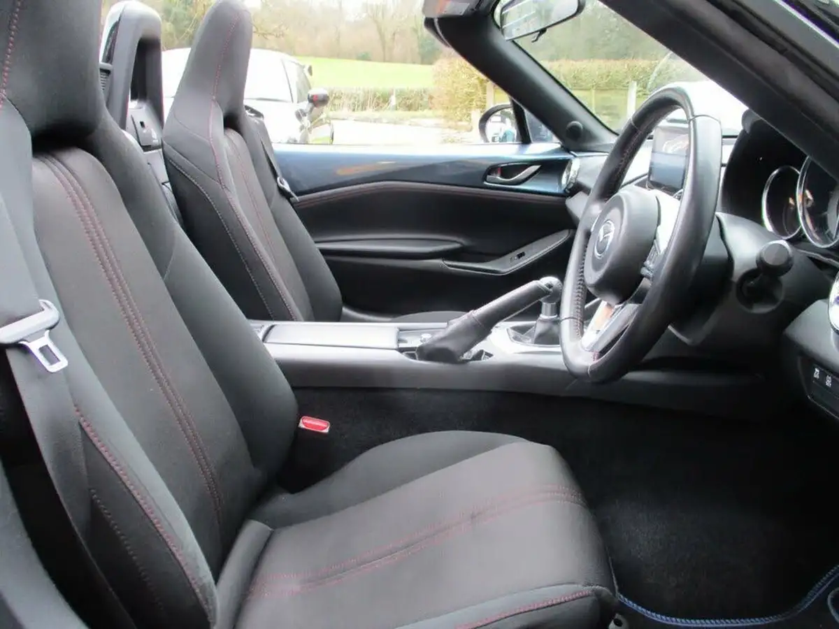 2015-mazda-mx-5-15-se-l-big-9