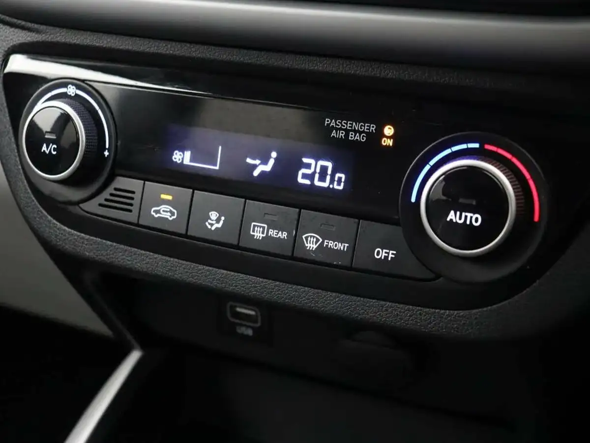 2021-hyundai-i10-10-premium-big-27