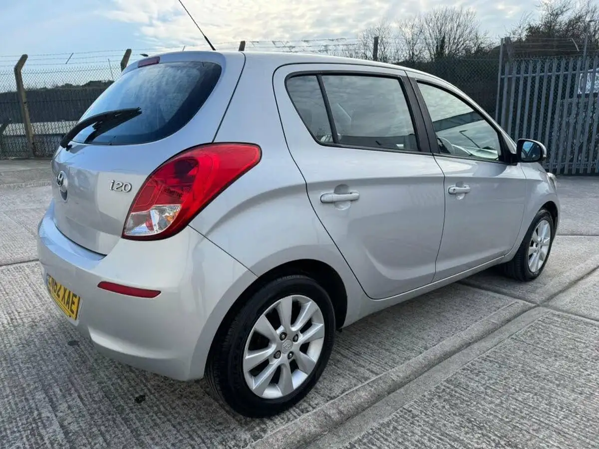2013-hyundai-i20-12-active-5d-big-6