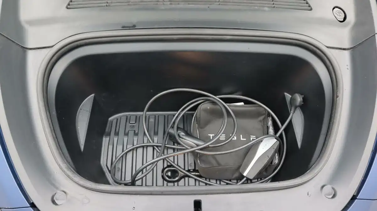 2022-tesla-model-y-e-long-range-big-19