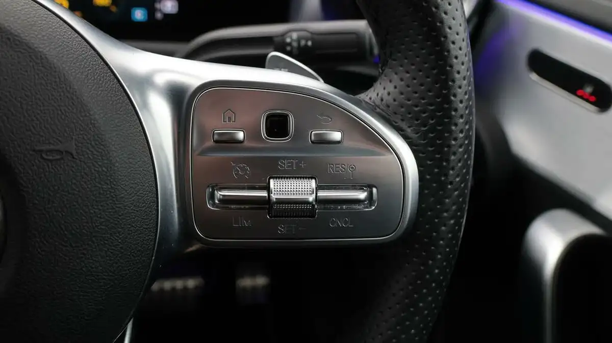 2022-mercedes-benz-a-class-13-a200-amg-line-executive-edition-hatchback-5d-7g-dct-big-25