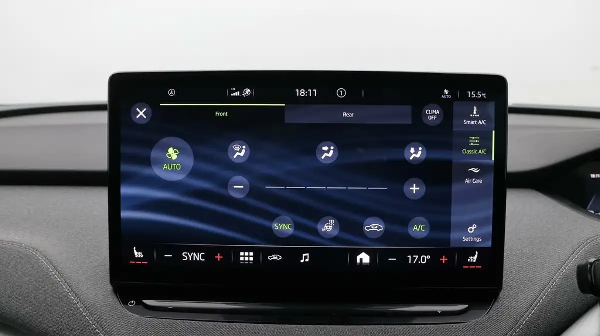 2022-skoda-enyaq-e-80-82-kwh-big-12
