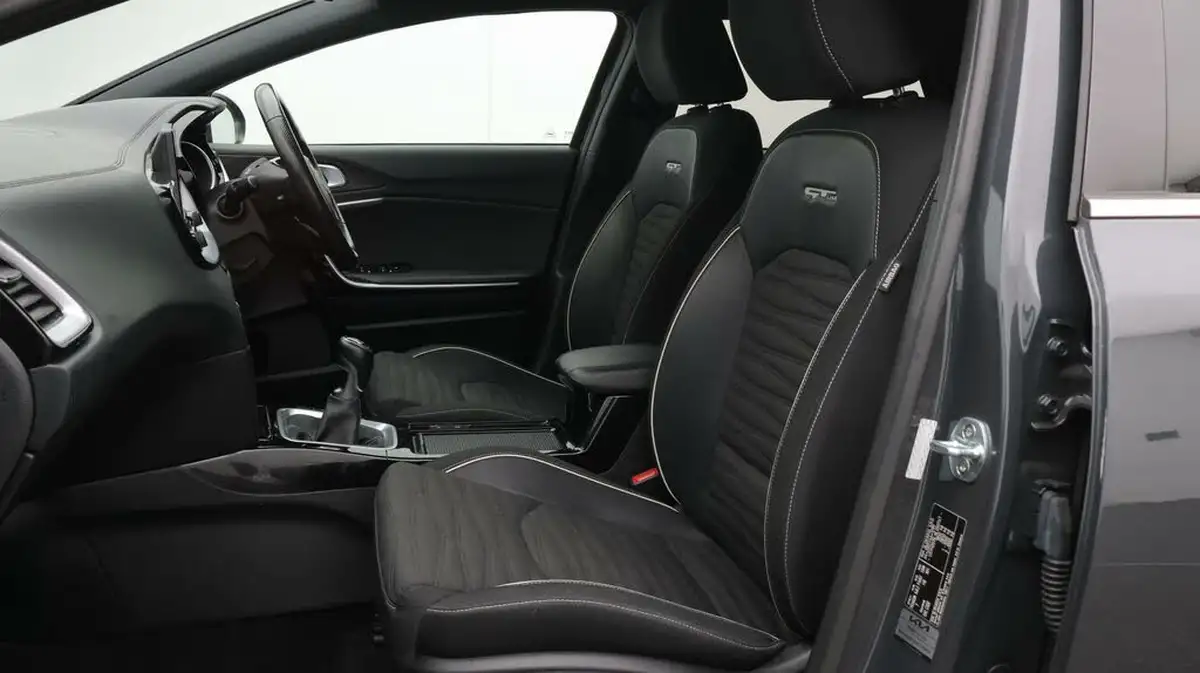2021-kia-pro-ceed-15-t-gdi-gt-line-big-14