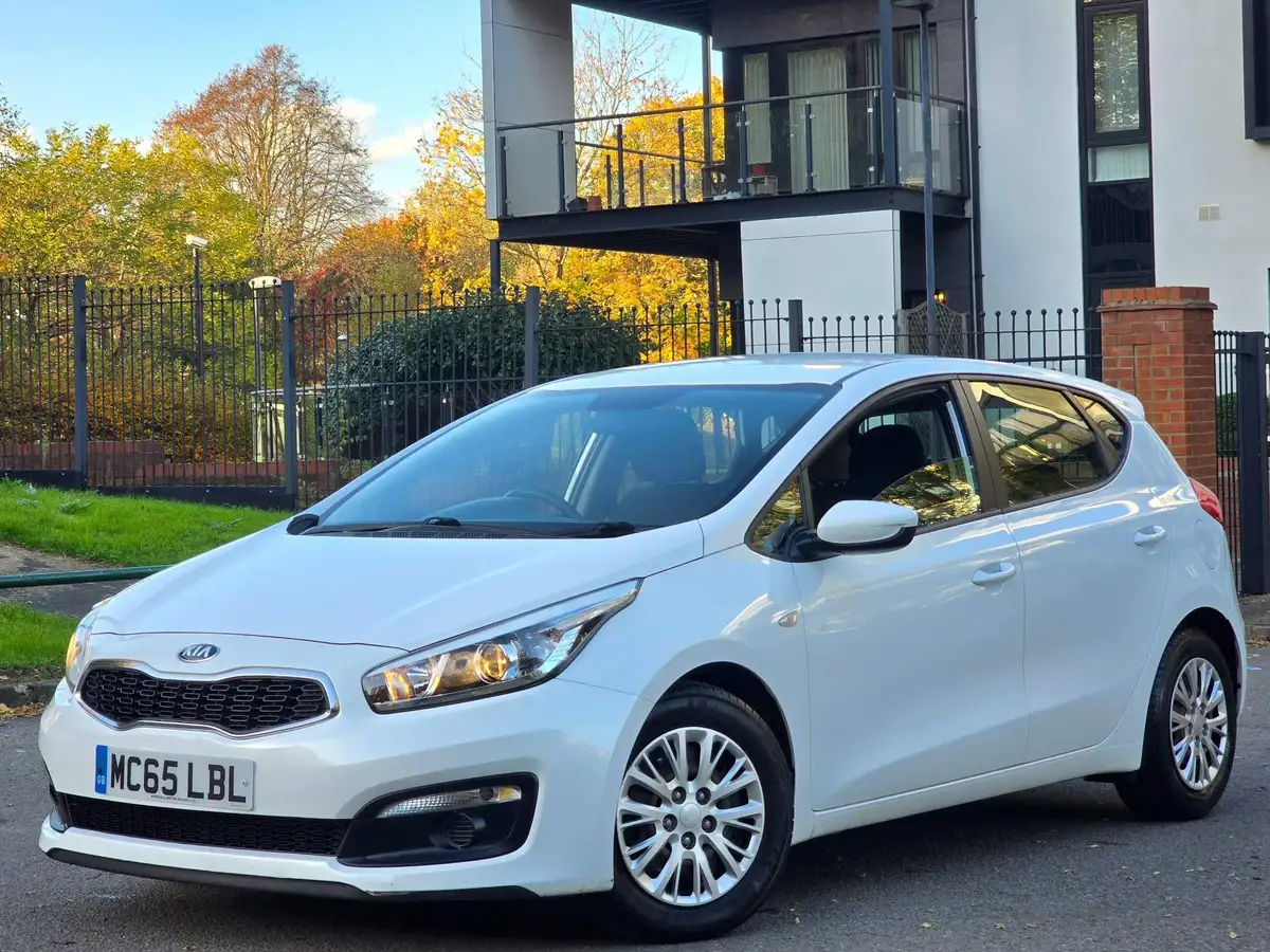 2016-kia-ceed-16crdi-1-hatchback-big-3