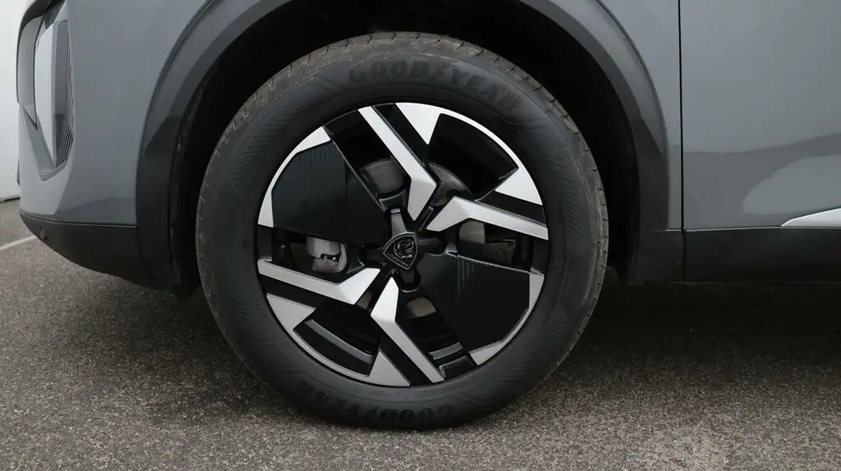 2024-peugeot-2008-suv-12-puretech-gt-130ps-eat8-big-18