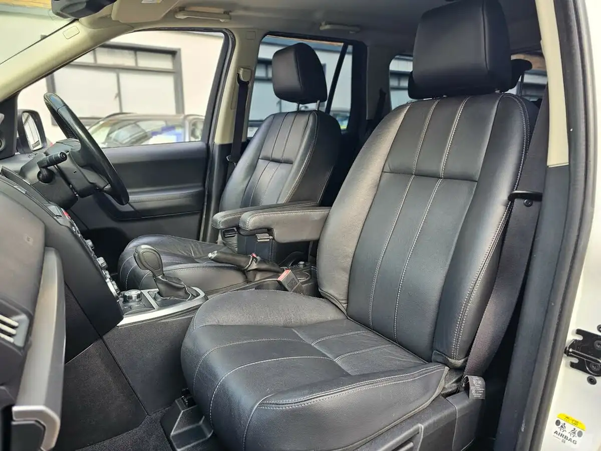 2011-land-rover-freelander-2-32-4x4-big-18