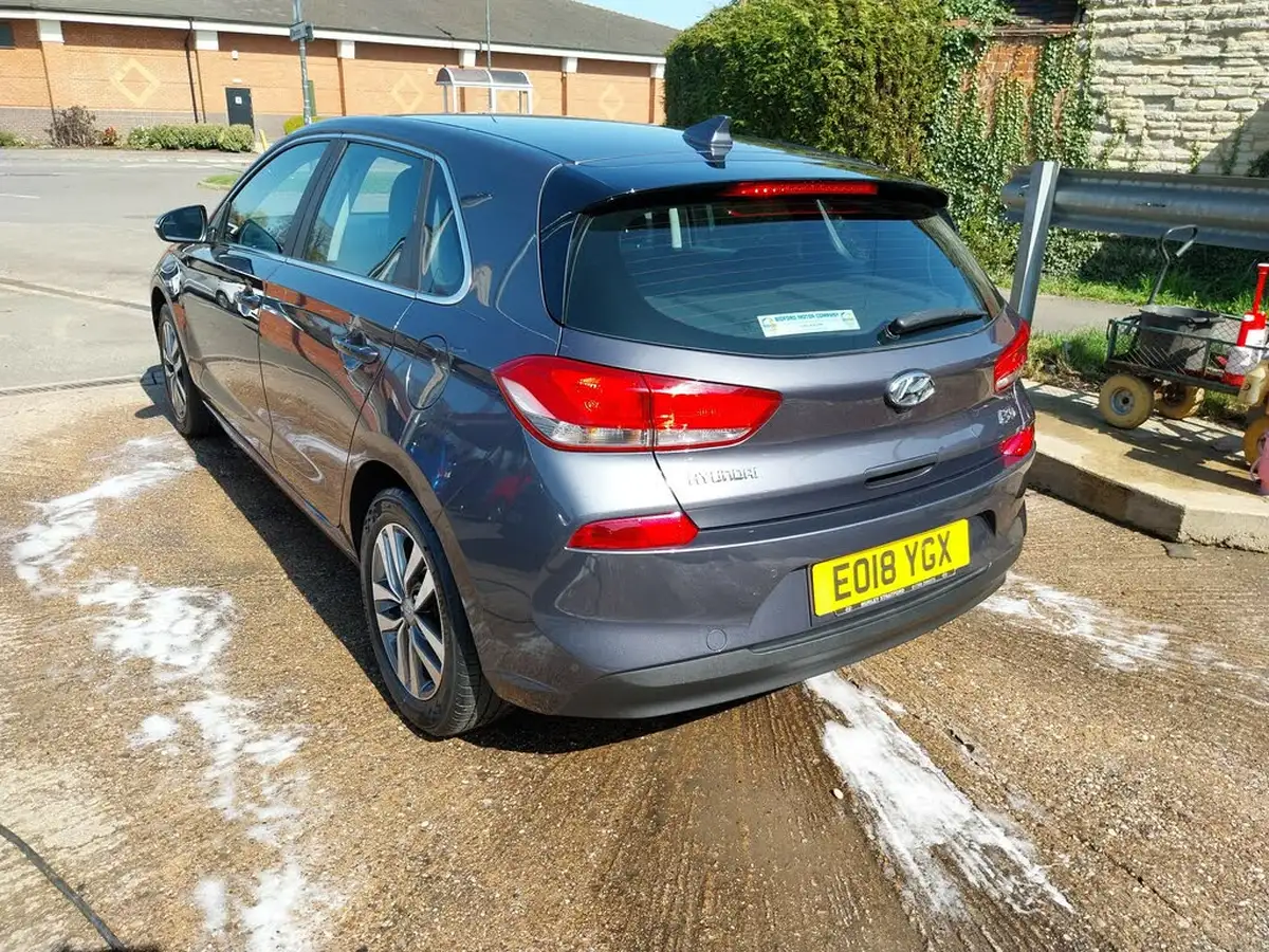 2018-hyundai-i30-10-t-gdi-se-blue-drive-isg-hatchback-big-3