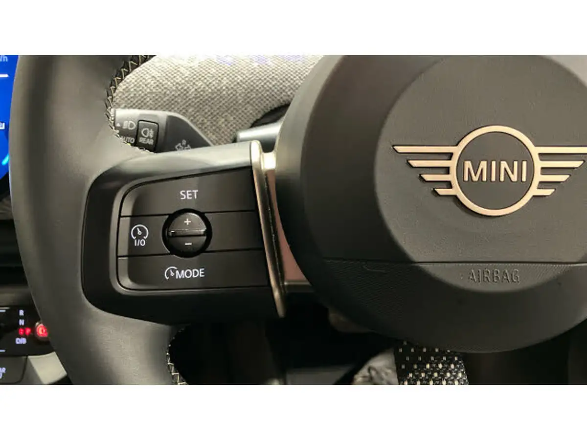 2024-mini-cooper-e-cooper-e-exclusive-big-16