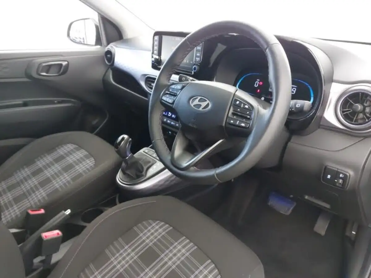 2024-hyundai-i10-10-premium-63ps-auto-big-10