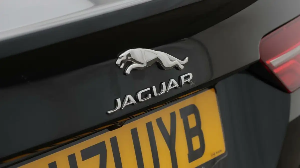 2021-jaguar-xe-20-d200-r-dynamic-se-big-22