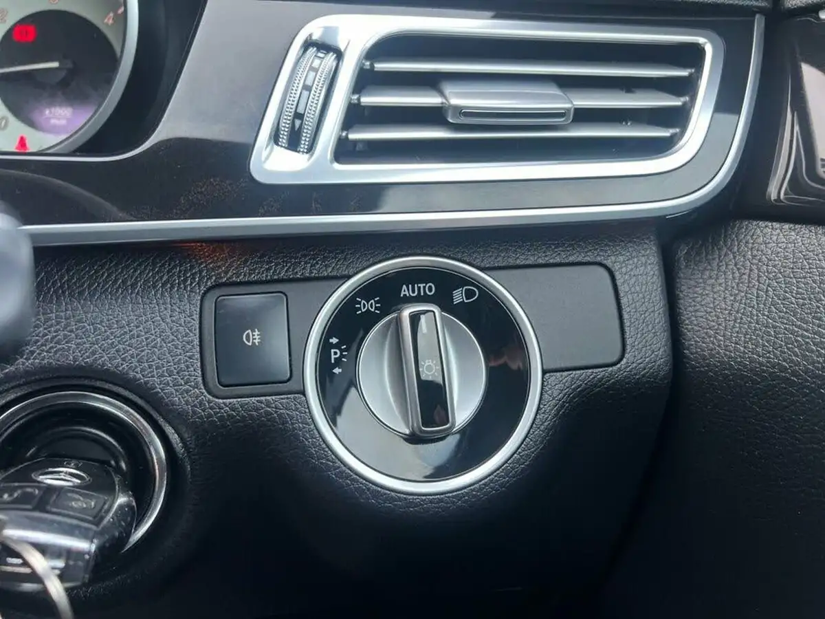2015-mercedes-benz-e-class-21cdi-e220-se-saloon-4d-big-40