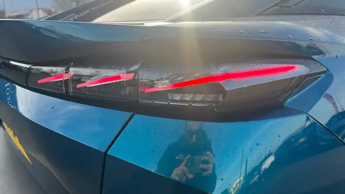 2023-peugeot-408-12-puretech-gt-130ps-ss-eat8-big-42