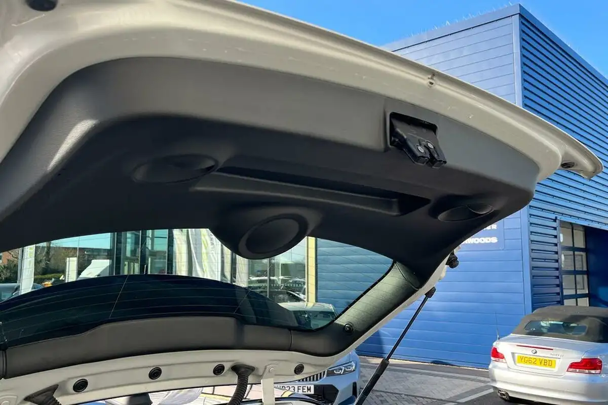 2022-mini-cooper-20-cooper-s-classic-hatchback-3d-big-19