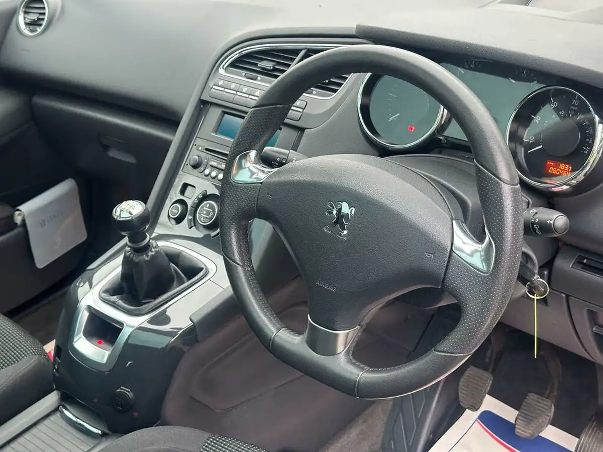 2013-peugeot-5008-16hdi-allure-big-7