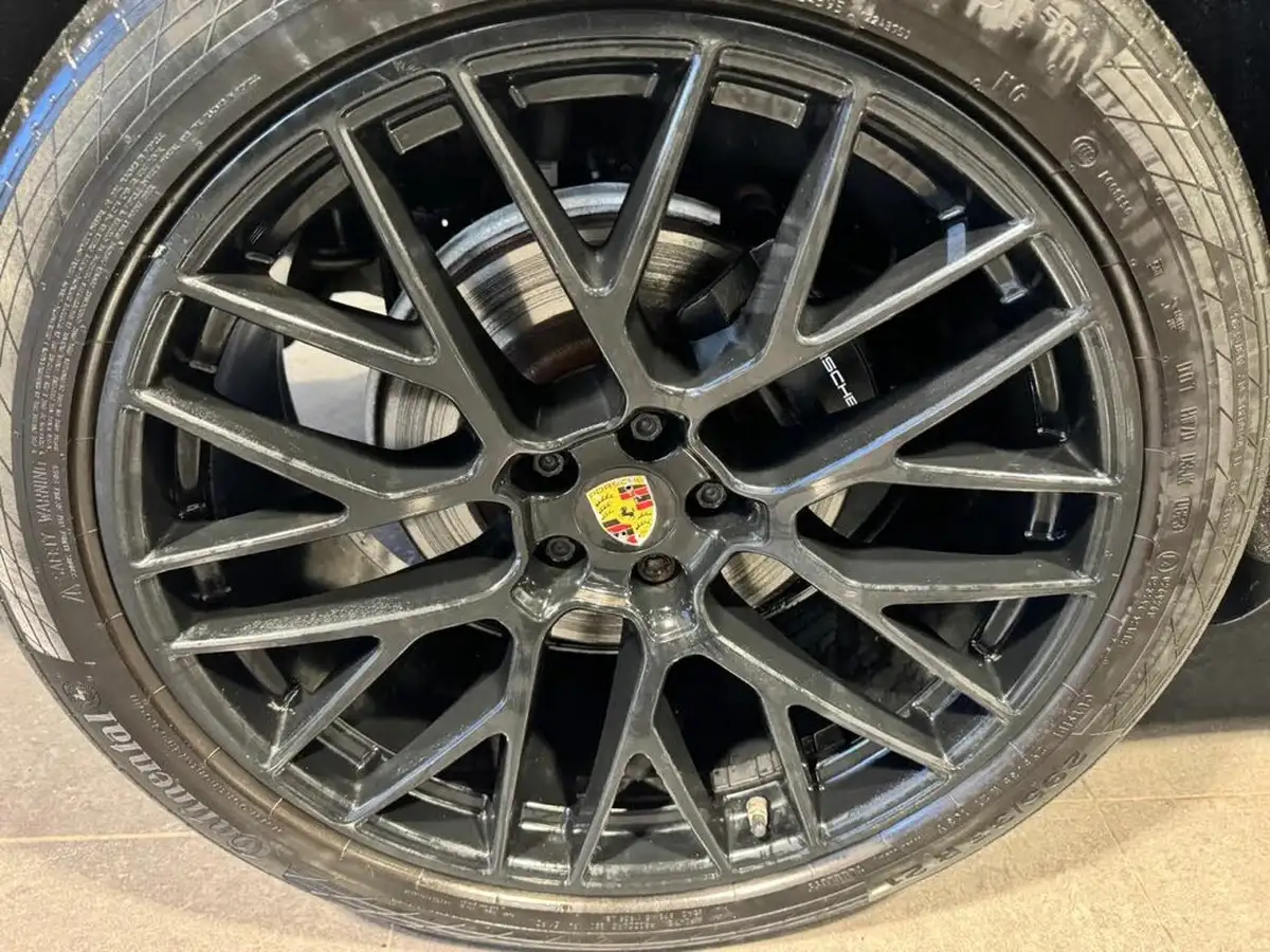 2018-porsche-macan-big-15
