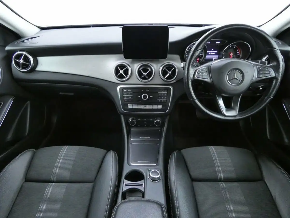2018-mercedes-benz-gla-class-16-gla-180-urban-edition-ss-7g-dct-big-21