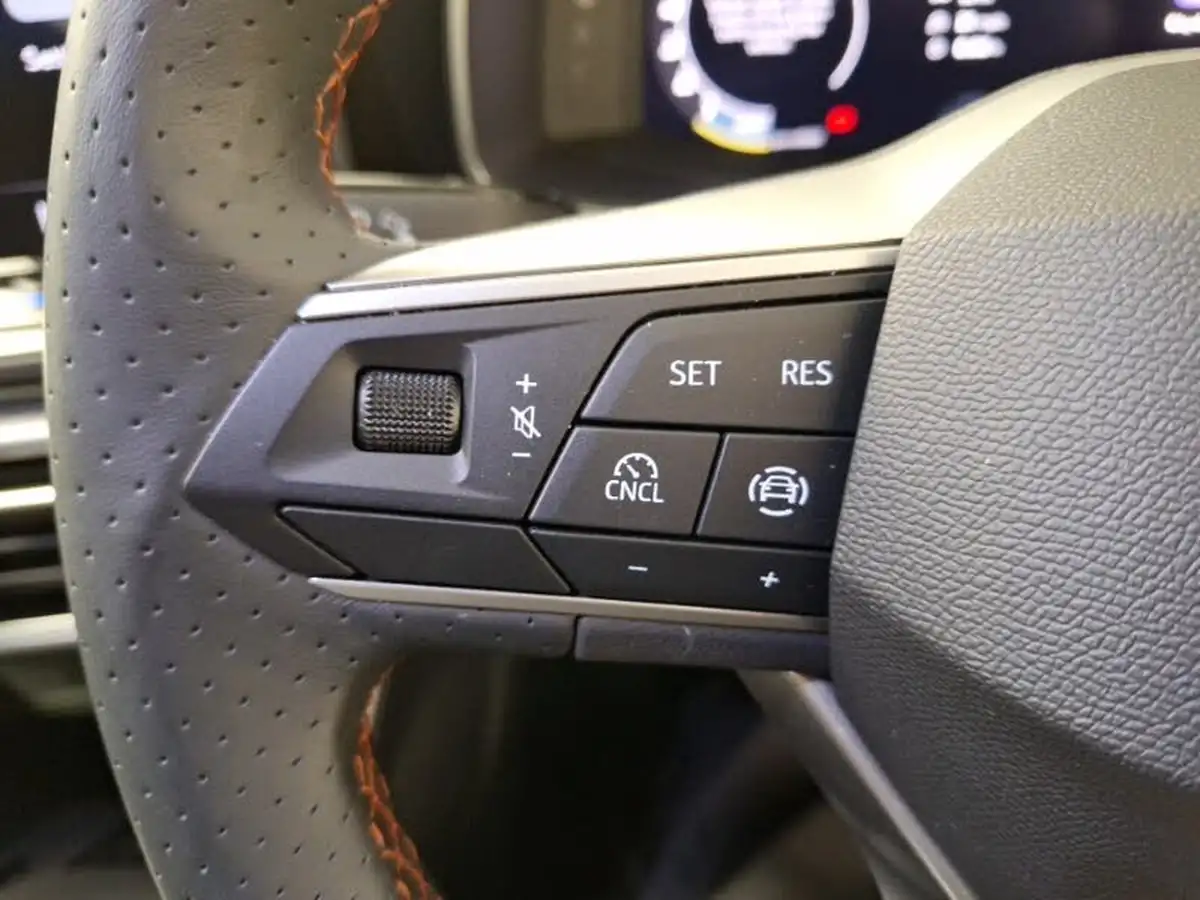 2024-seat-leon-15-tsi-fr-sport-hatchback-big-11
