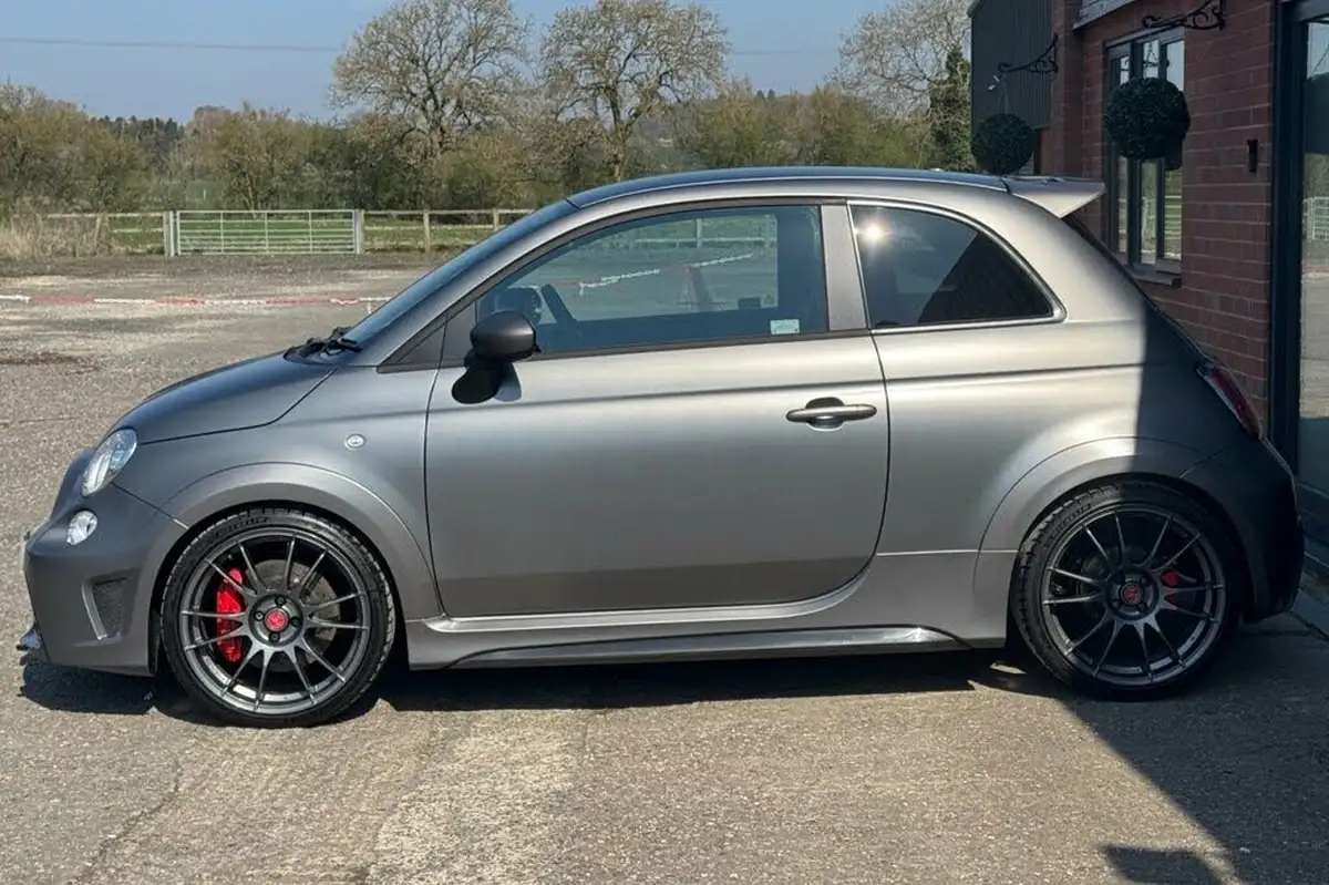 2016-abarth-500-14-tjet-695-biposto-big-11
