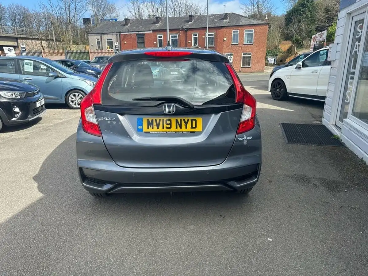 2019-honda-jazz-13-i-vtec-se-cvt-big-5