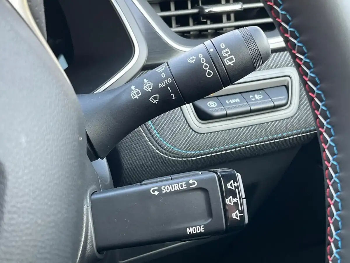 2025-renault-captur-16-esprit-alpine-big-28